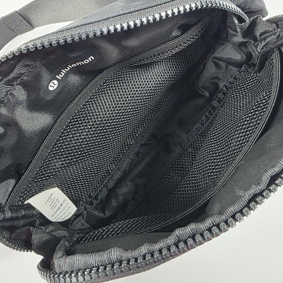 Lululemon Everywhere Belt Bag – Black 1L Crossbody Fanny Waist Pack - Picture 8 of 9